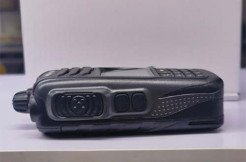 Meningkatkan Keselamatan di Tempat Kerja dengan Walkie Talkie Tahan Ledakan
